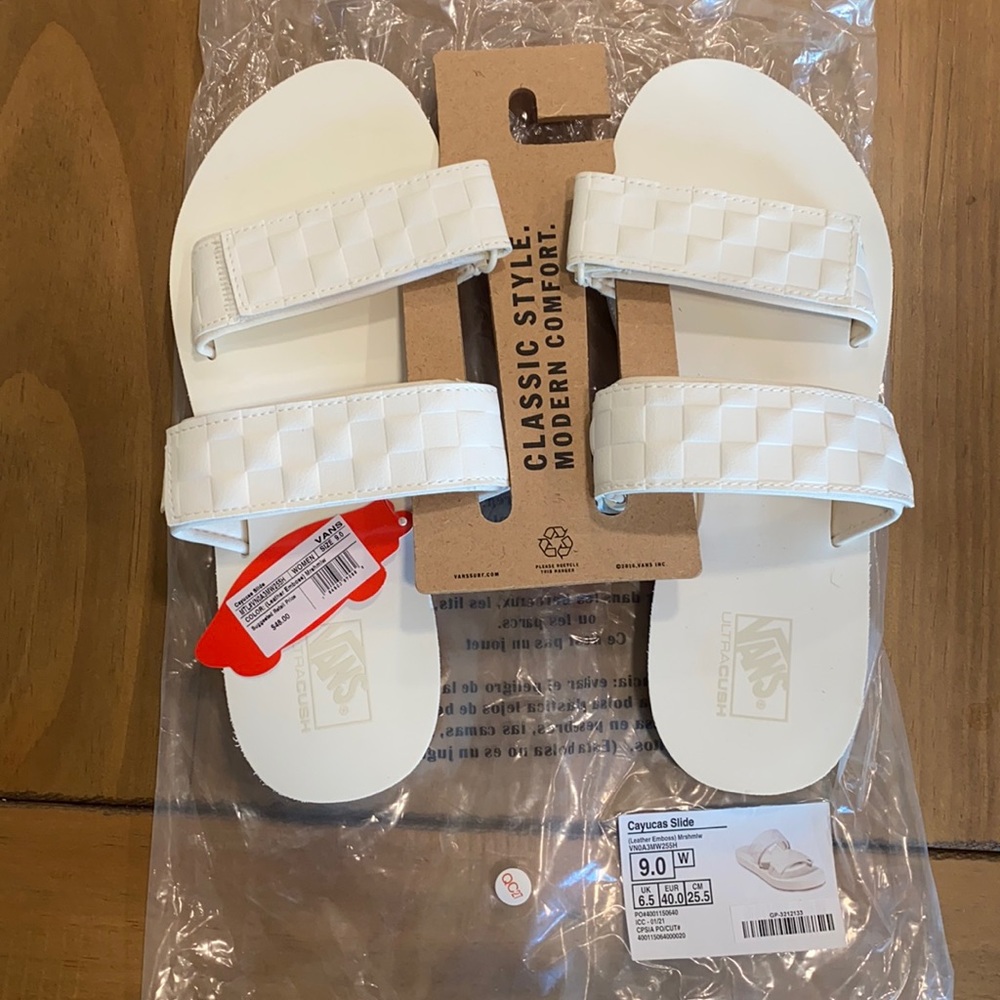 Women’s Vans Cayucas Slides Size 9 Color Marshmellow BRAND NEW
